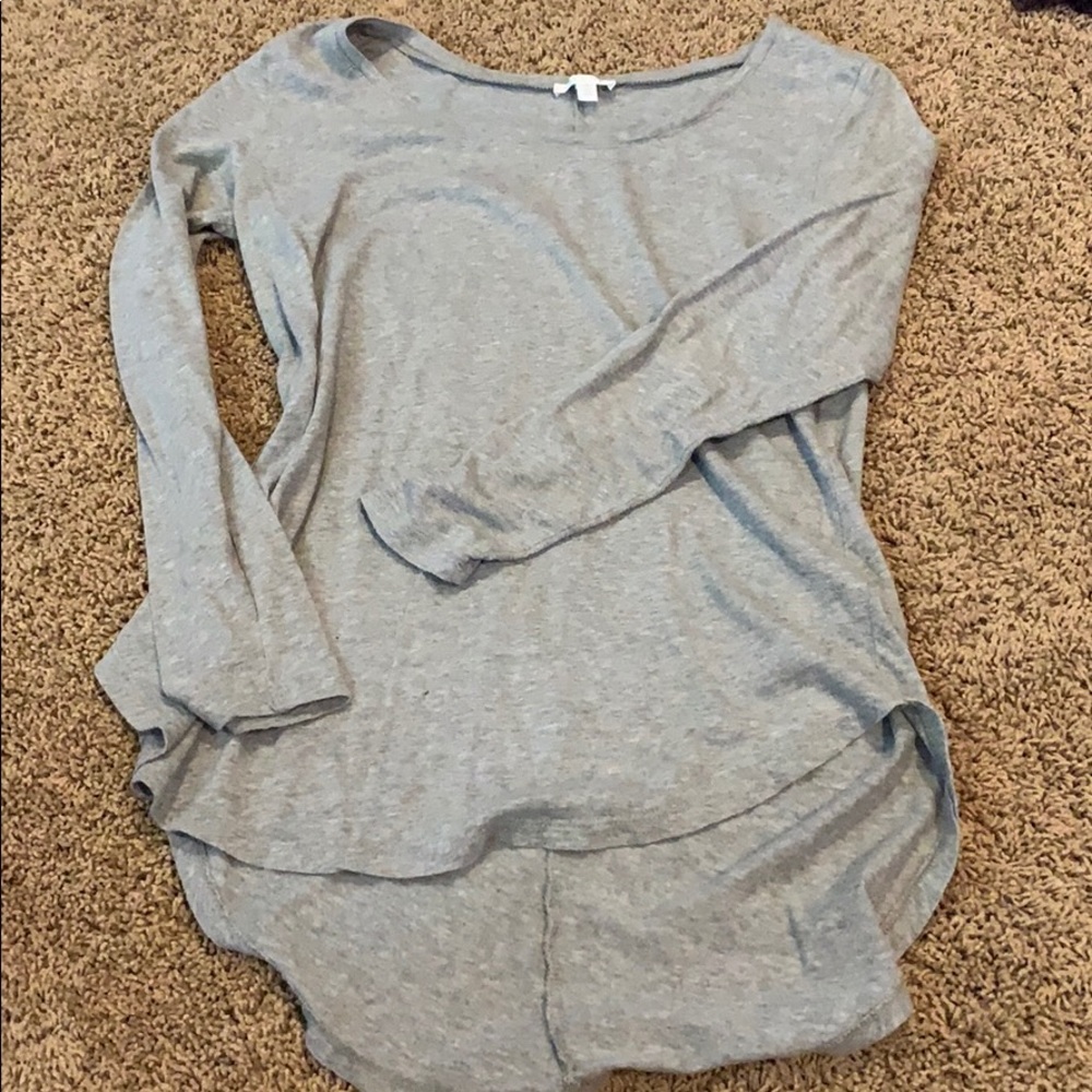 Long sleeve grey shirt